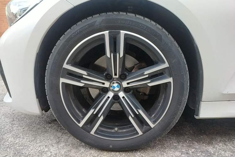 Used BMW 3 Series 2022 325i M Sport Package Left Front Wheel Hub