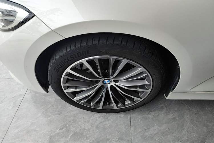Used BMW 3 Series 2022 320i Sport Package Left Front Wheel Hub