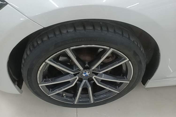 Used BMW 3 Series 2022 325Li M Sport Package Left Front Wheel Hub