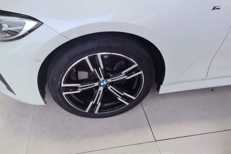 Used BMW 3 Series 2022 325i M Sport Package Left Front Wheel Hub