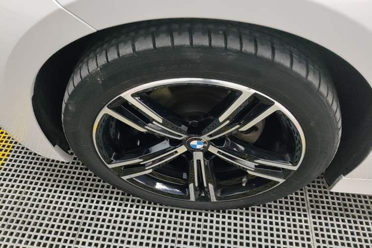 Used BMW 3 Series 2022 Updated 325i M Sport Package Left Front Wheel Hub