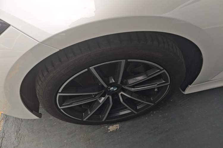 Used BMW 3 Series 2022 325Li M Sport Package Left Front Wheel Hub