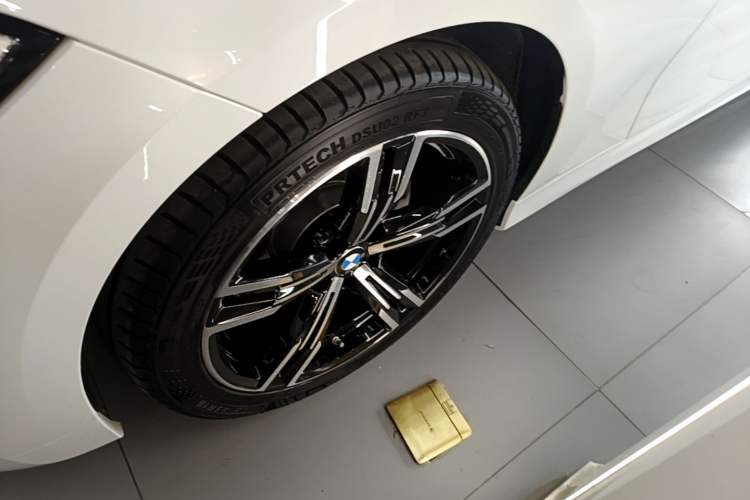 Used BMW 3 Series 2022 325i M Sport Package Left Front Wheel Hub