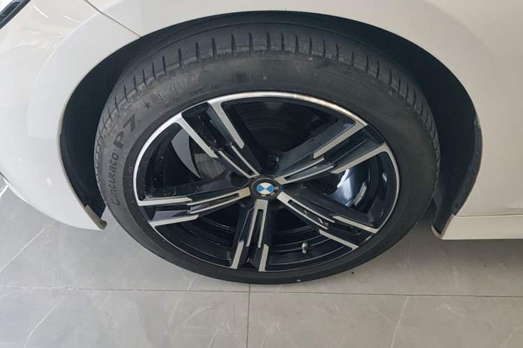 Used BMW 3 Series 2022 325i M Sport Package Left Front Wheel Hub