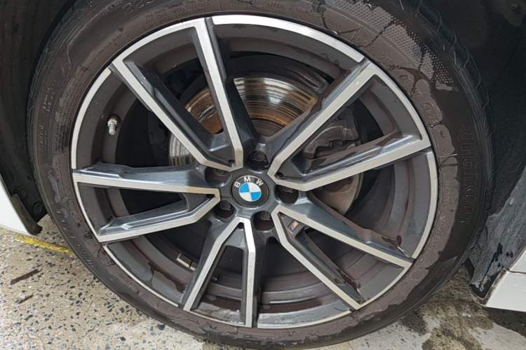 Used BMW 3 Series 2022 325Li M Sport Package Left Front Wheel Hub