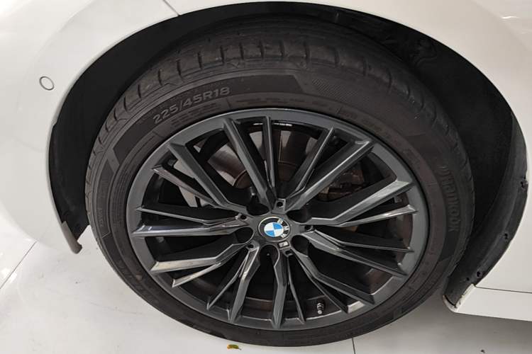 Used BMW 3 Series 2022 325Li M Sport Night Edition Package Left Front Wheel Hub