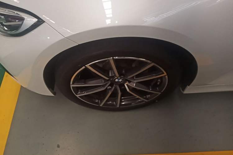 Used BMW 3 Series 2022 Restyled 320Li M Sport Package Left Front Wheel Hub