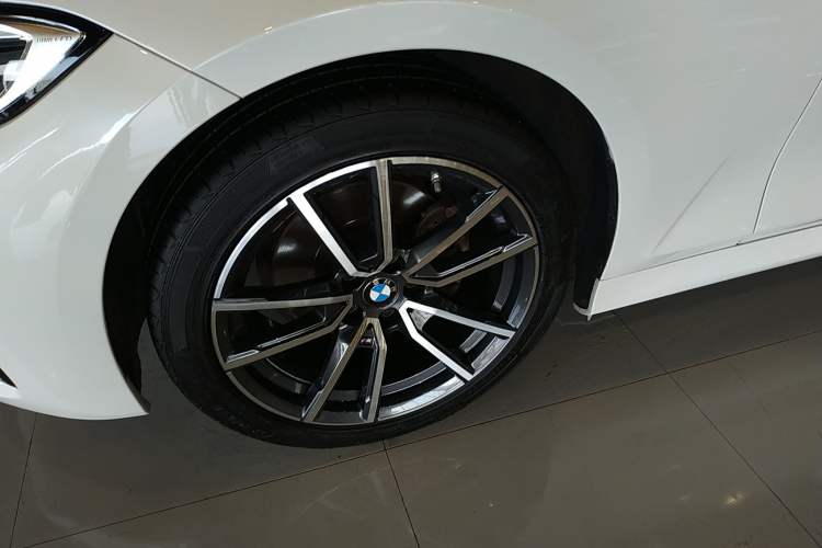 Used BMW 3 Series 2022 Restyled 320Li M Sport Package Left Front Wheel Hub
