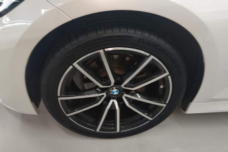 Used BMW 3 Series 2022 325Li M Sport Package Left Front Wheel Hub