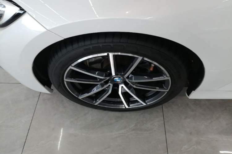 Used BMW 3 Series 2022 325Li M Sport Package Left Front Wheel Hub