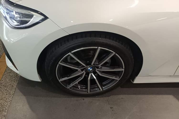 Used BMW 3 Series 2022 325Li M Sport Package Left Front Wheel Hub