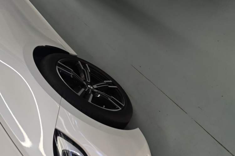 Used BMW 3 Series 2022 325i M Sport Package Left Front Wheel Hub