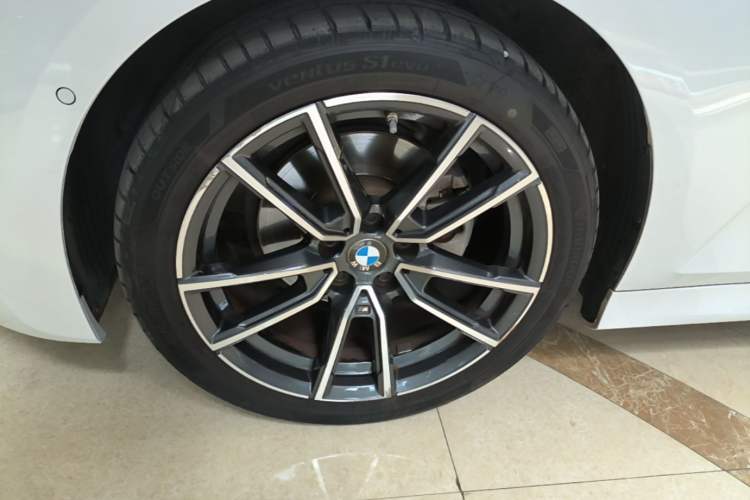 Used BMW 3 Series 2022 325Li M Sport Package Left Front Wheel Hub