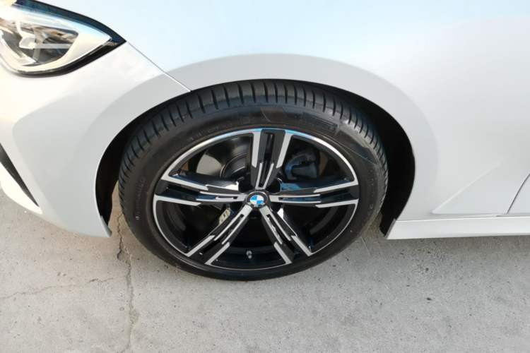 Used BMW 3 Series 2022 325i M Sport Package Left Front Wheel Hub