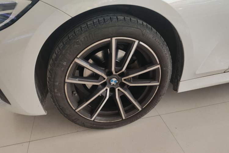 Used BMW 3 Series 2022 325Li M Sport Package Left Front Wheel Hub