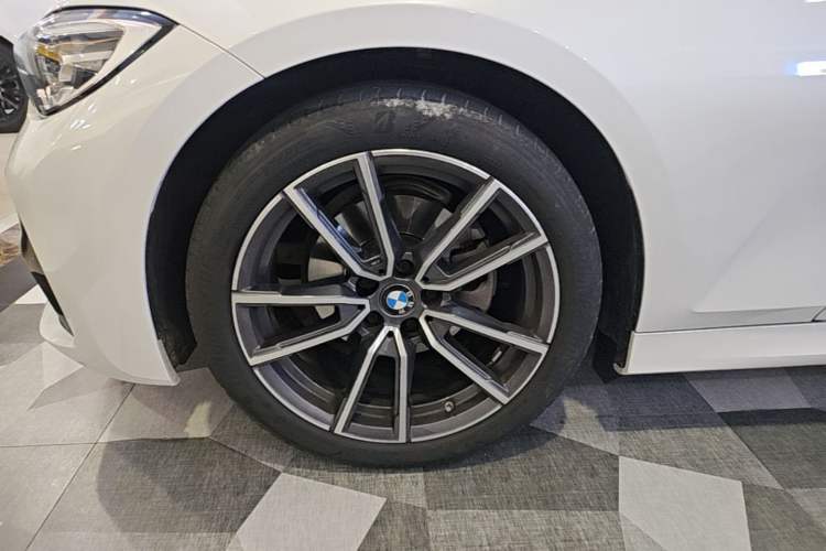 Used BMW 3 Series 2022 Updated 325Li M Sport Package Left Front Wheel Hub