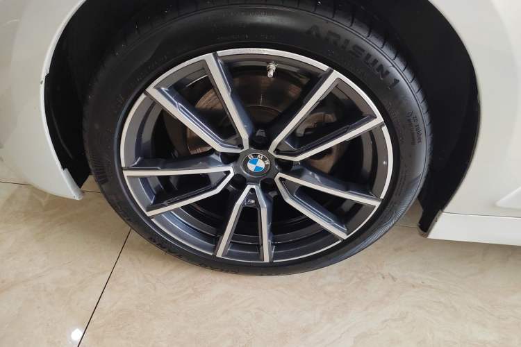 Used BMW 3 Series 2022 325Li M Sport Package Left Front Wheel Hub