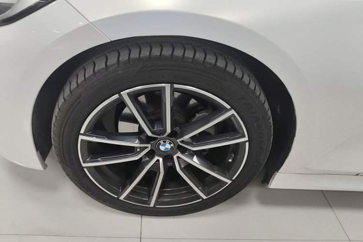 Used BMW 3 Series 2022 325Li M Sport Package Left Front Wheel Hub