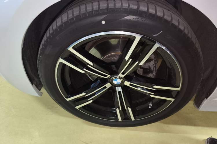 Used BMW 3 Series 2022 325i M Sport Package Left Front Wheel Hub