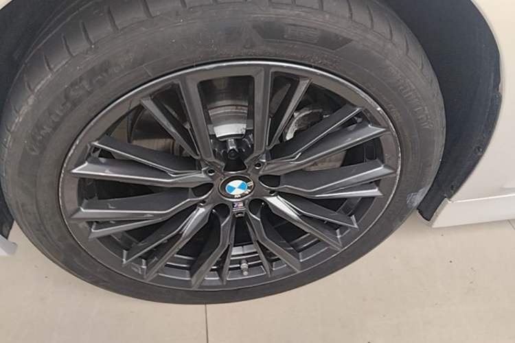 Used BMW 3 Series 2022 Restyled 330Li xDrive M Sport Night Edition Package Left Front Wheel Hub