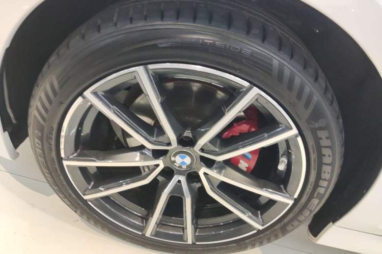 Used BMW 3 Series 2022 325Li M Sport Package Left Front Wheel Hub