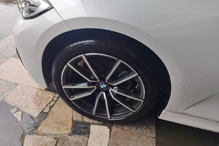 Used BMW 3 Series 2022 325Li M Sport Package Left Front Wheel Hub