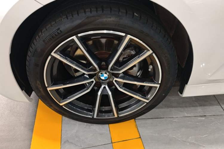 Used BMW 3 Series 2022 325Li M Sport Package Left Front Wheel Hub