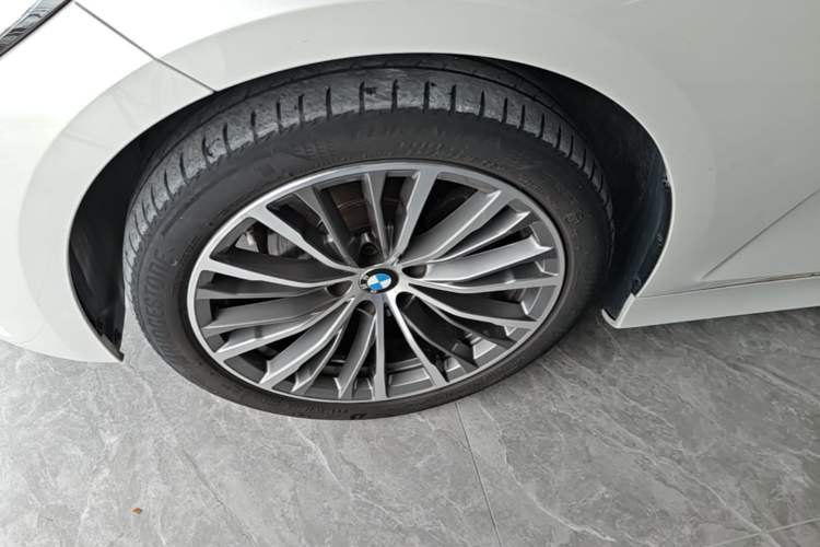 Used BMW 3 Series 2022 320i Sport Package Left Front Wheel Hub