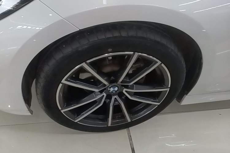 Used BMW 3 Series 2022 325Li M Sport Package Left Front Wheel Hub