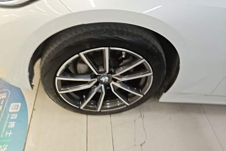 Used BMW 3 Series 2022 325Li M Sport Package Left Front Wheel Hub