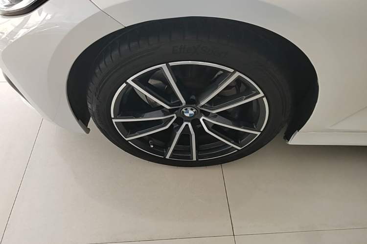 Used BMW 3 Series 2022 325Li M Sport Package Left Front Wheel Hub