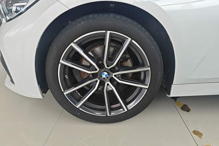 Used BMW 3 Series 2022 325Li M Sport Package Left Front Wheel Hub