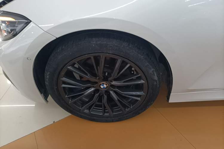 Used BMW 3 Series 2022 325i M Sport Night Edition Package Left Front Wheel Hub
