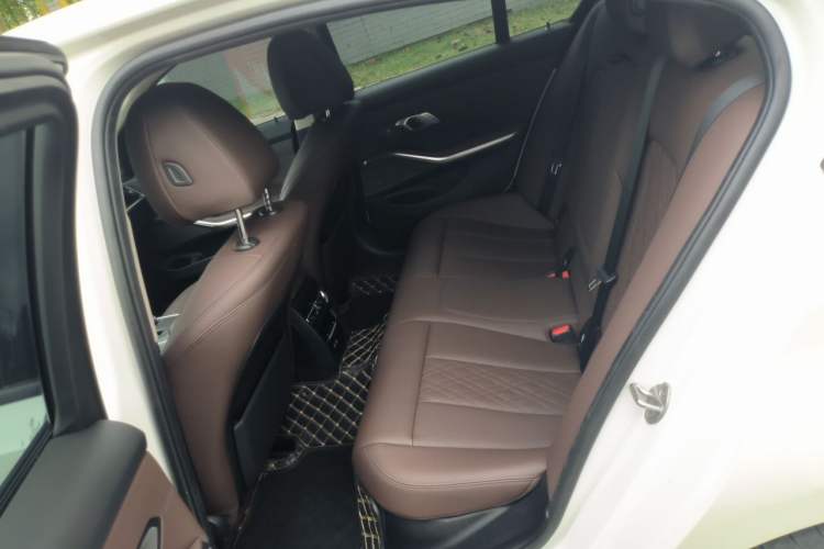 Used BMW 3 Series 2022 325i M Sport Night Edition Package Left Rear Seat