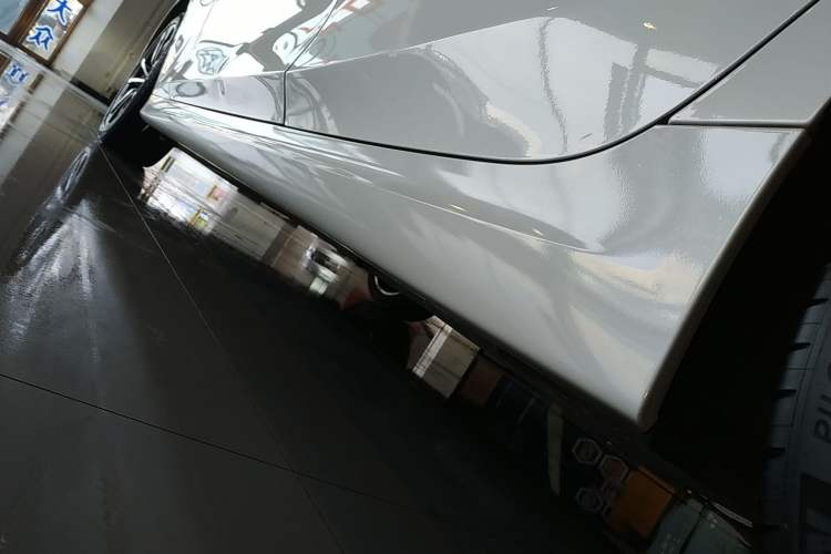 Used BMW 3 Series 2022 Restyled 320Li M Sport Package Left Side Sill