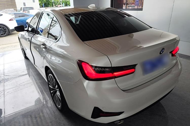 Used BMW 3 Series 2022 320i Sport Package Rear Left 45 Deg