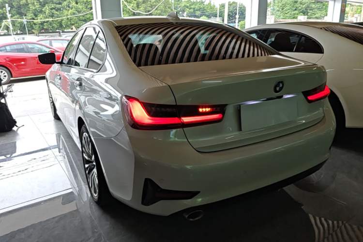 Used BMW 3 Series 2022 320i Sport Package Rear Left 45 Deg