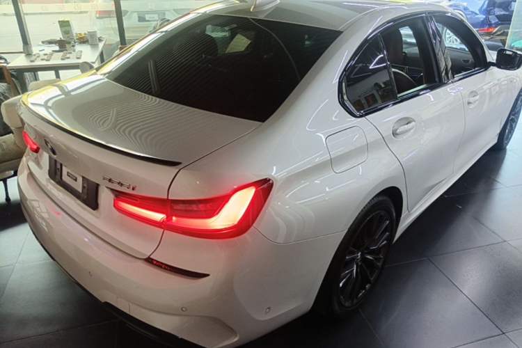 Used BMW 3 Series 2022 325i M Sport Night Edition Package Rear Right 45 Deg