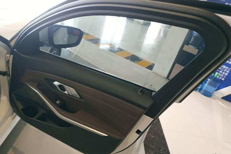 Used BMW 3 Series 2022 Restyled 320Li M Sport Package Right Front Door Interior