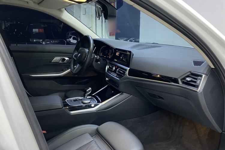 Used BMW 3 Series 2022 320Li M Sport Package Right Front Seat