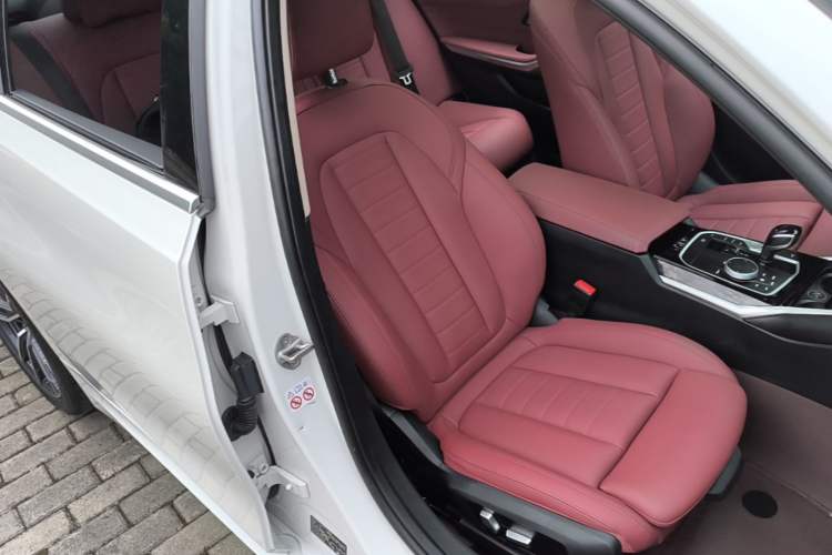 Used BMW 3 Series 2022 320Li M Sport Package Right Front Seat