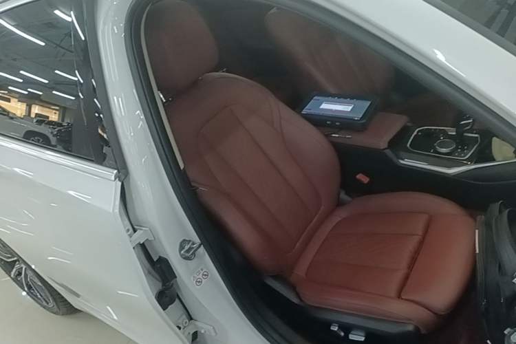 Used BMW 3 Series 2022 325Li M Sport Package Right Front Seat