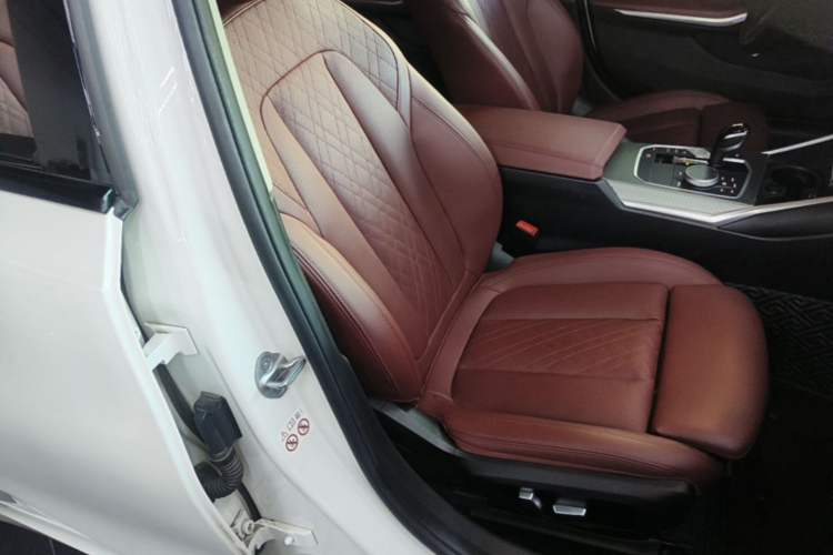 Used BMW 3 Series 2022 325i M Sport Night Edition Package Right Front Seat