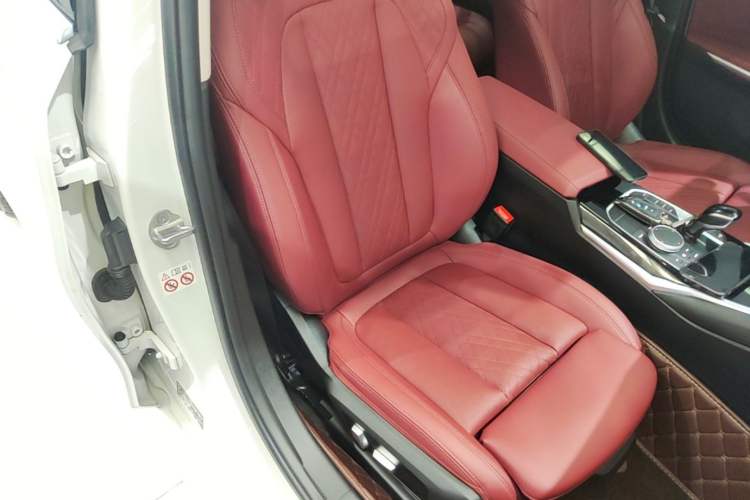 Used BMW 3 Series 2022 320Li M Sport Package Right Front Seat