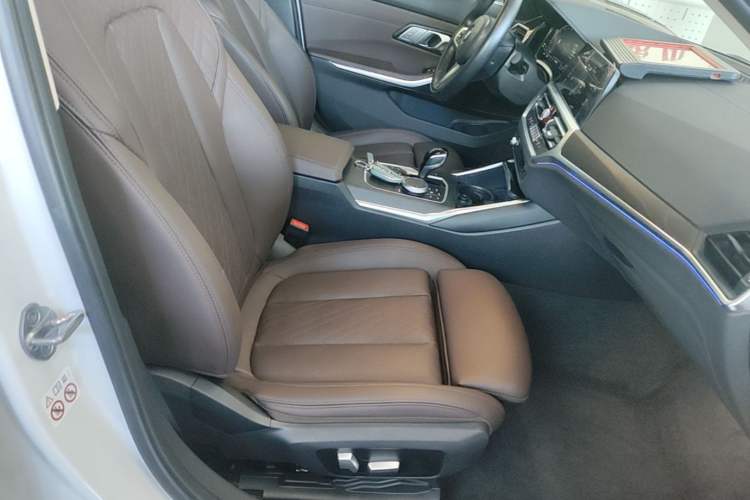 Used BMW 3 Series 2022 325i M Sport Package Right Front Seat