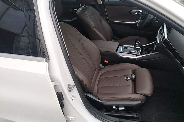 Used BMW 3 Series 2022 320Li M Sport Package Right Front Seat