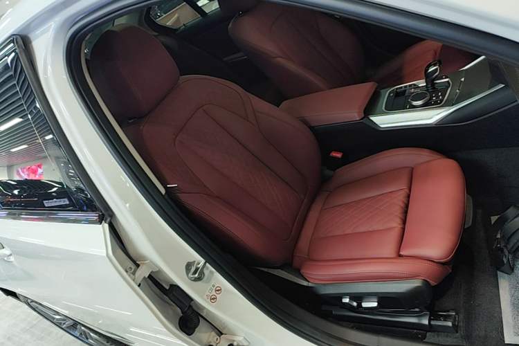 Used BMW 3 Series 2022 325i M Sport Night Edition Package Right Front Seat