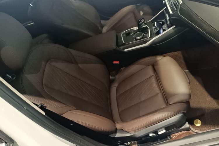 Used BMW 3 Series 2022 325Li M Sport Package Right Front Seat
