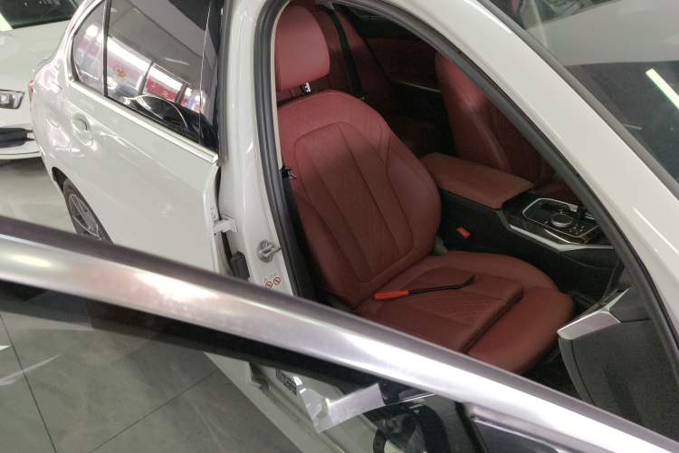 Used BMW 3 Series 2022 325Li M Sport Package Right Front Seat