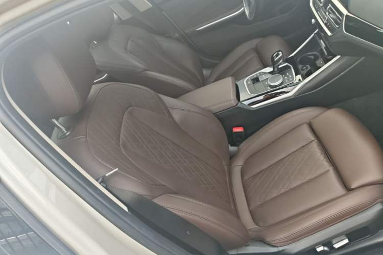 Used BMW 3 Series 2022 320Li M Sport Package Right Front Seat